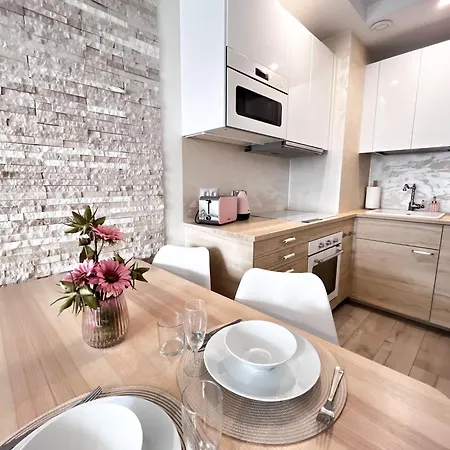 Shells & Pearls 4 Pax Near With Balcony