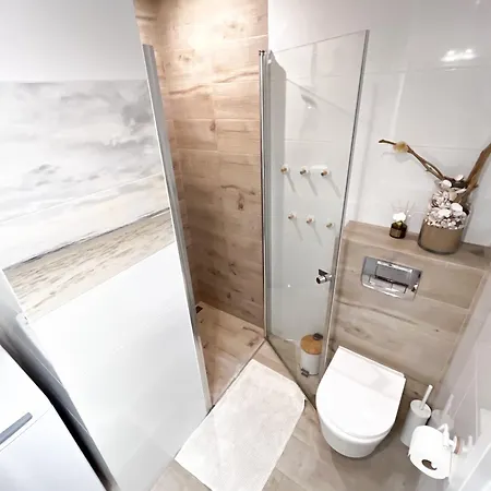Shells & Pearls 4 Pax Near With Balcony Apartman Rewal