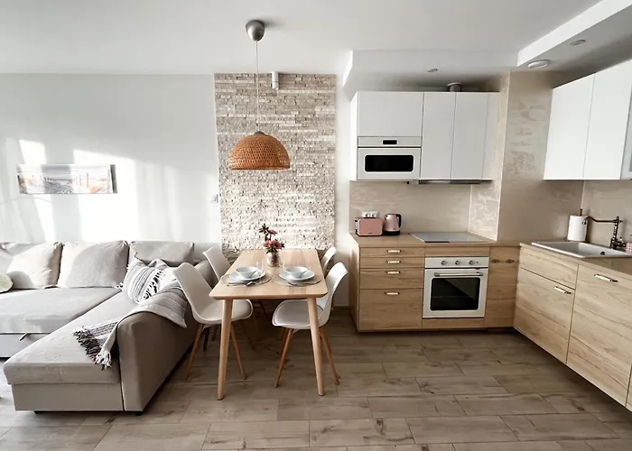 Shells & Pearls 4 Pax Near With Balcony *