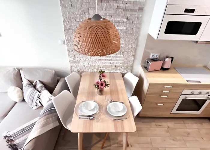 Shells & Pearls 4 Pax Near With Balcony شقة *