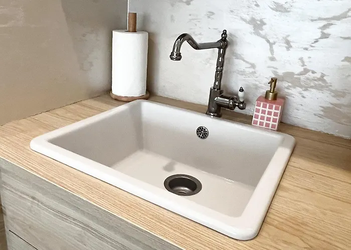 Shells & Pearls 4 Pax Near With Balcony شقة