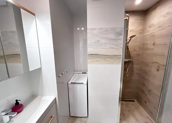 Shells & Pearls 4 Pax Near With Balcony * ريفال